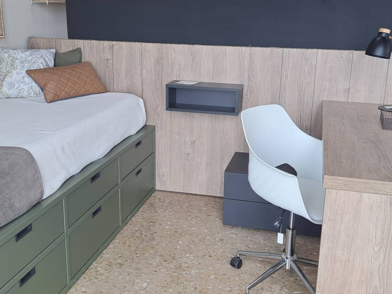 Te ofrecemos mueble romántico, colonial, forja, rústico, clásico, vintage o retro, nórdico, moderno, lacado, romántico, afrancesado, macizo, industrial, minimalista, adaptados a tus medidas y necesidades. Escogemos la tapicería meticulosamente, buscando siempre el mayor confort con el más actual diseño.