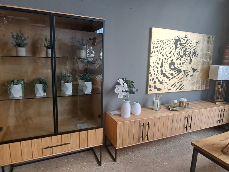 Te ofrecemos mueble romántico, colonial, forja, rústico, clásico, vintage o retro, nórdico, moderno, lacado, romántico, afrancesado, macizo, industrial, minimalista, adaptados a tus medidas y necesidades. Escogemos la tapicería meticulosamente, buscando siempre el mayor confort con el más actual diseño.