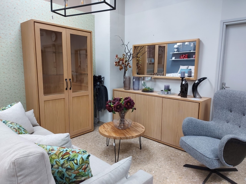 Te ofrecemos mueble romántico, colonial, forja, rústico, clásico, vintage o retro, nórdico, moderno, lacado, romántico, afrancesado, macizo, industrial, minimalista, adaptados a tus medidas y necesidades. Escogemos la tapicería meticulosamente, buscando siempre el mayor confort con el más actual diseño.