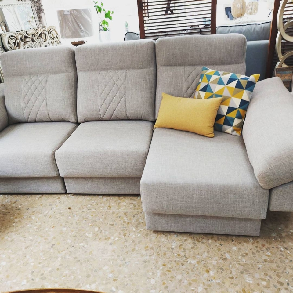 Nuevo sofá totalmente extraíble convirtiéndo así en una zona chill out. Ven a probarlo, te encantará!!!🔝🔝🔝 . #halsonmobles #elpratdellobregat #barcelona