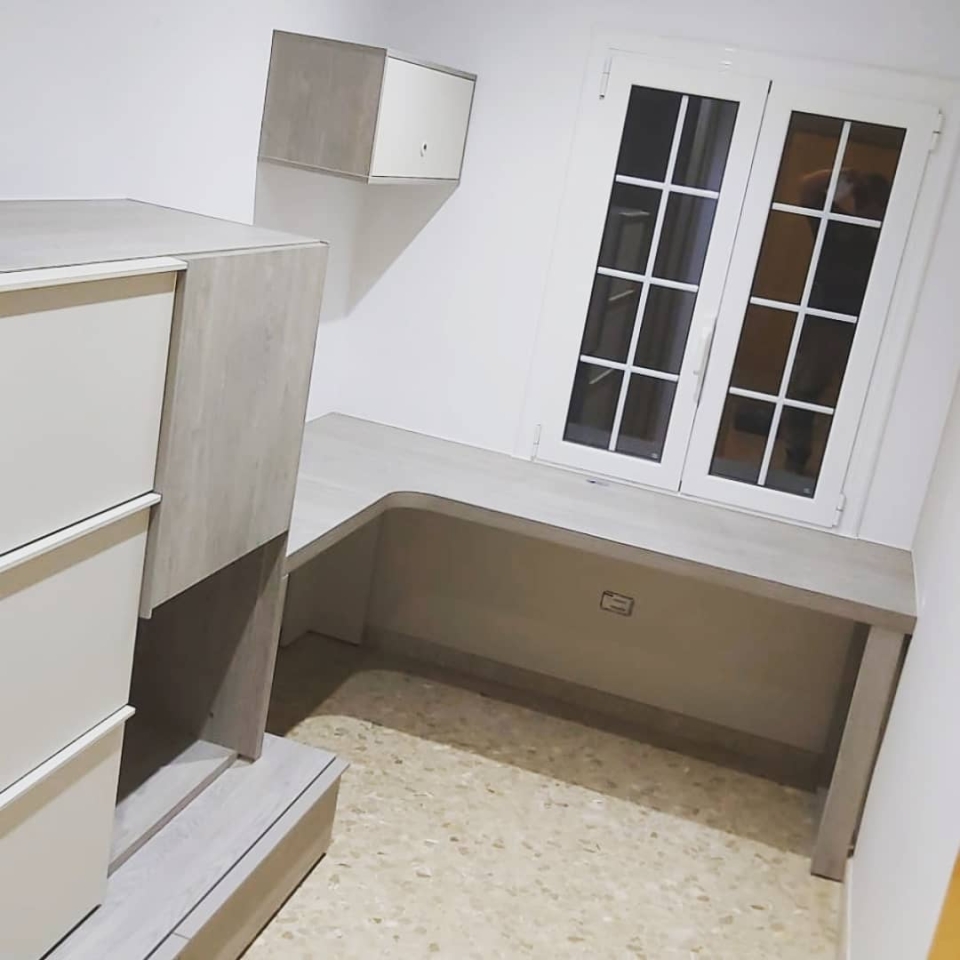Fantástico despacho a medida de @muebleslagrama. Gracias @lauraenxaneta por confiar en nosotras. 😊😊. . #halsonmobles #elpratdellobregat #baixllobregat #barcelona #bedifferent #elpratcomerç #estilonordico #recibirencasa #proyecto3d #ambientes #armariosamedida #sofasamedida #decoracion #decolovers #despacho #decohome #decoracioninteriores #cabezalestapizados #cojines #muebleauxiliar #muebleamedida #muebleromántico