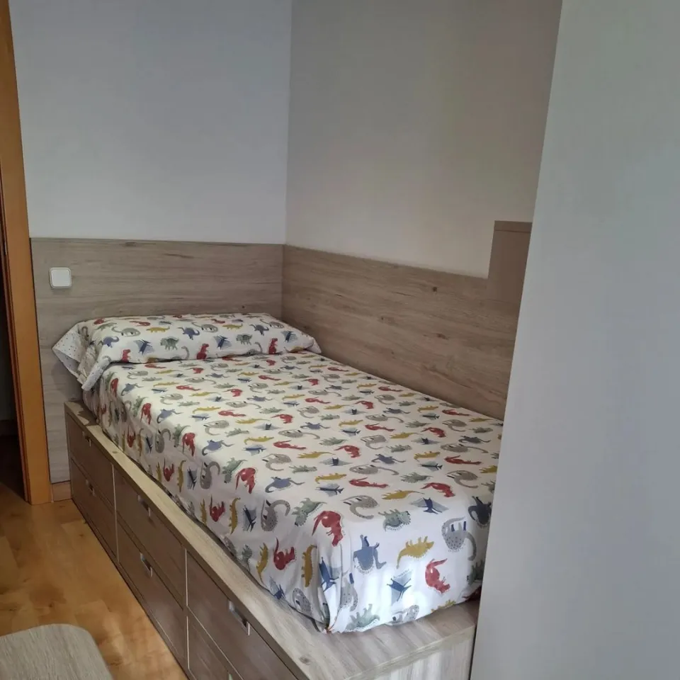 Aquí os dejo este dormitorio juvenil, aprovechando al máximo el espacio. Feliz miércoles!! #halsonmobles #mueblesamedida #homedecor #mueblesconencanto #recibirencasa #decoracion #proyetos #baixllobregat #juvenil